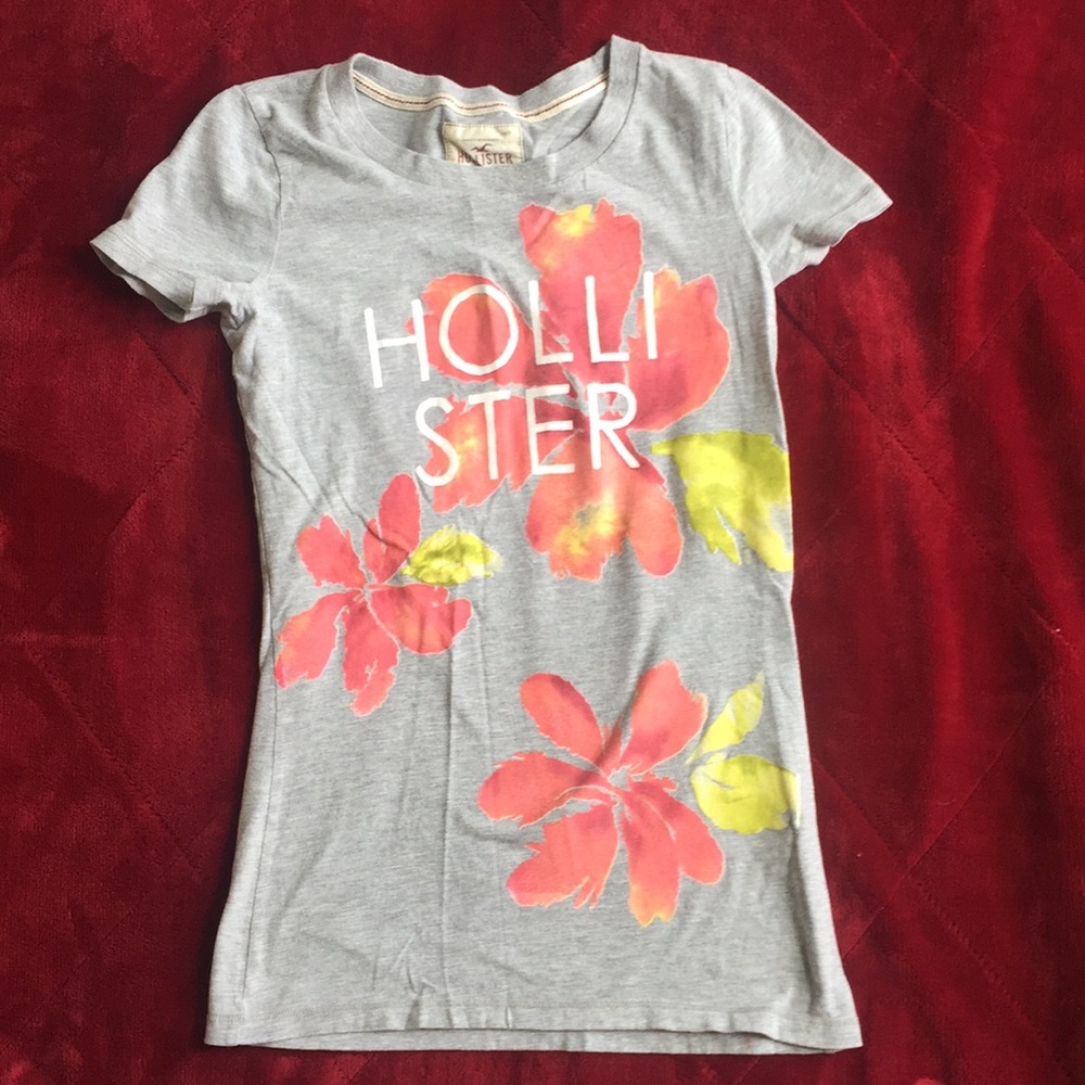 💜Hollister Flower T-Shirt💜